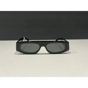 GUCCI GEOMETRIC SHAPED FRAME BLACK FOLD LOGO SUNGLASSES Gucci | Accessories | Gucci Geometric Shaped Frame Black  main image 2